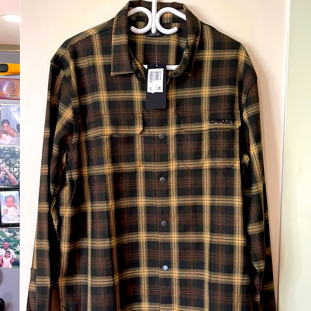 Oakley Niseko Long Sleeve Flannel Shirt. Size XL
